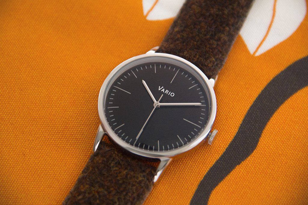 Vario Eclipse Onyx with Pecan Brown Harris Tweed strap
