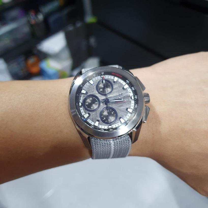 Zelos watch on Vario Elastic