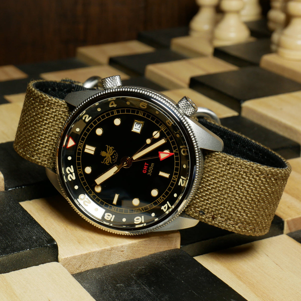 What do you think of this Phoibos watch and Vario Cordura strap combo? Photo by @relative.time