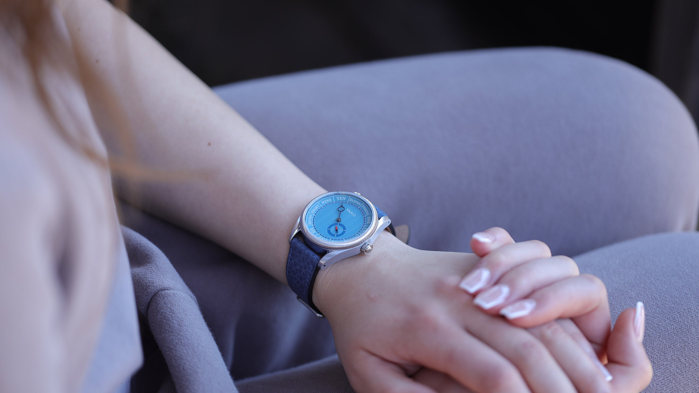 vario navi single hand watch