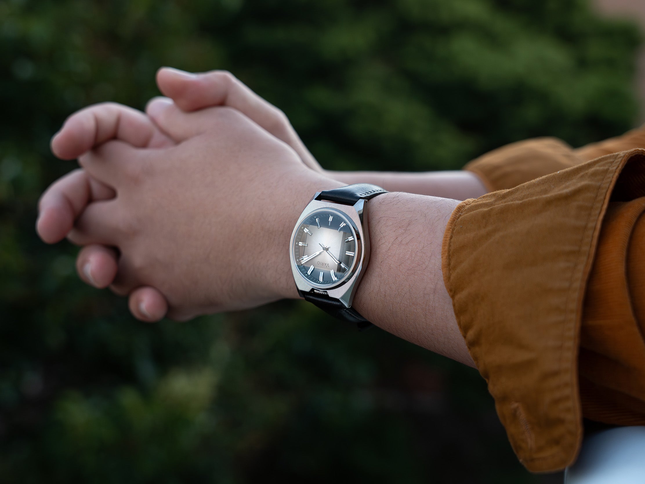 Vario Futurist faceted crystal watch