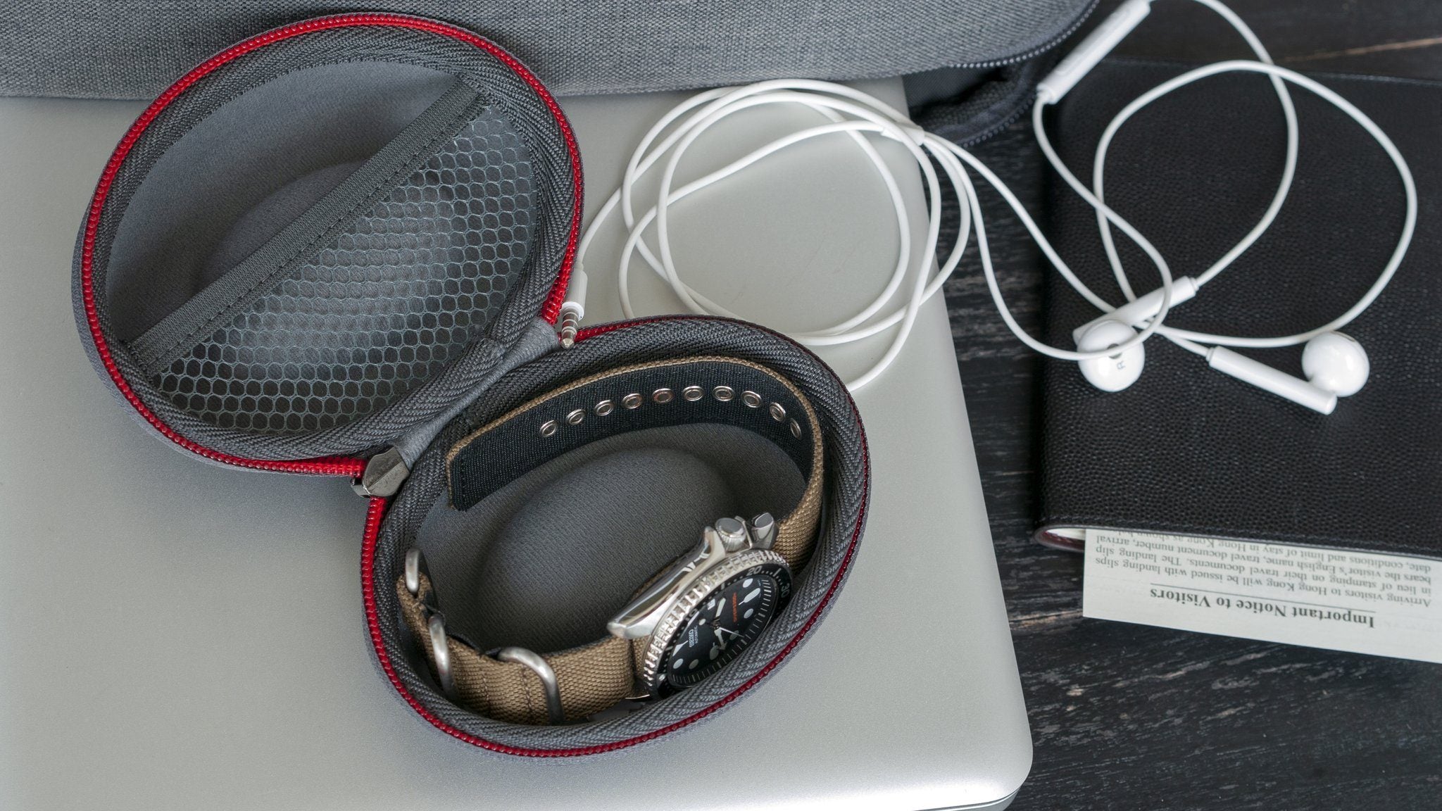 donut shaped vario travel watch case