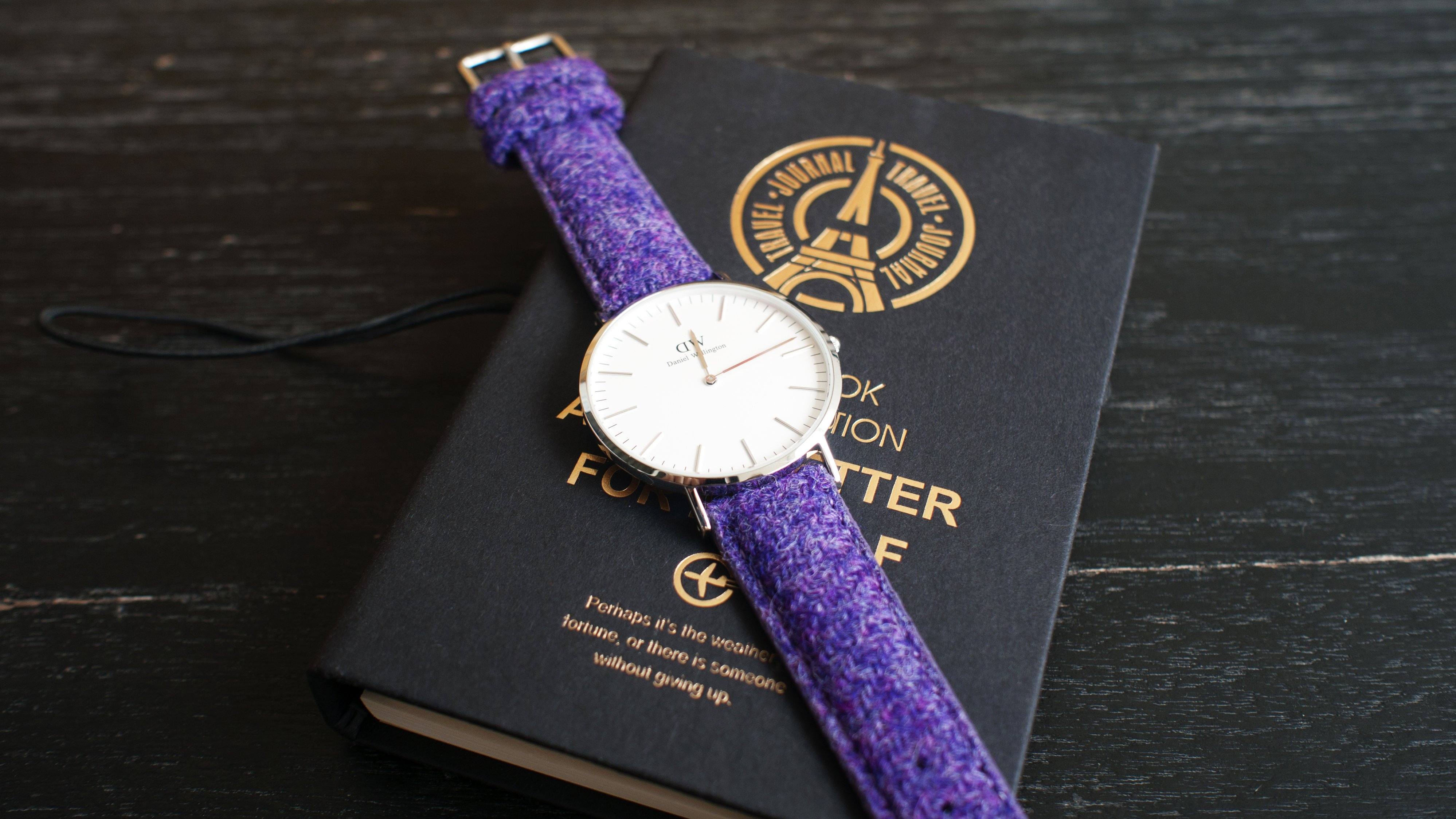 daniel wellington watch on vario harris tweed strap