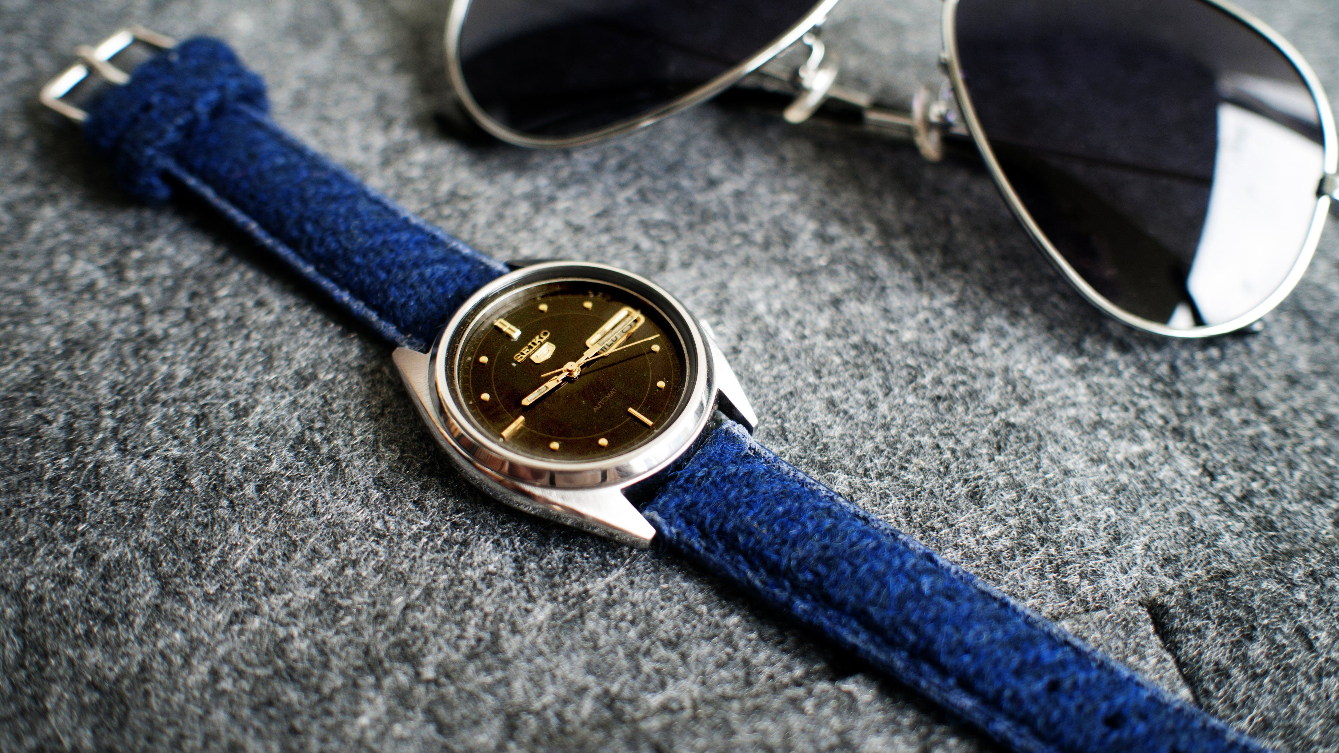 vintage seiko 5 on vario harris tweed strap