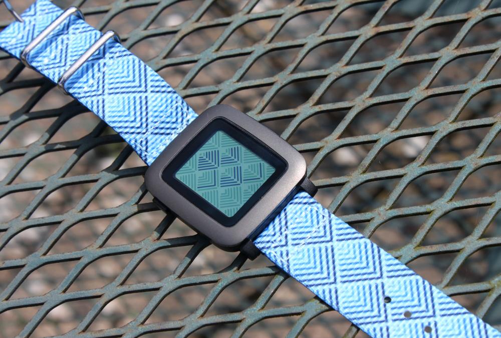 Anyone still using their Pebble? Photo by #varioeveryday member Nev
