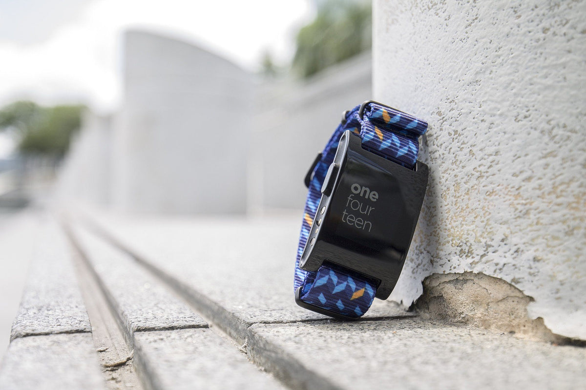 Pebble Classic on Ocean Chevron strap