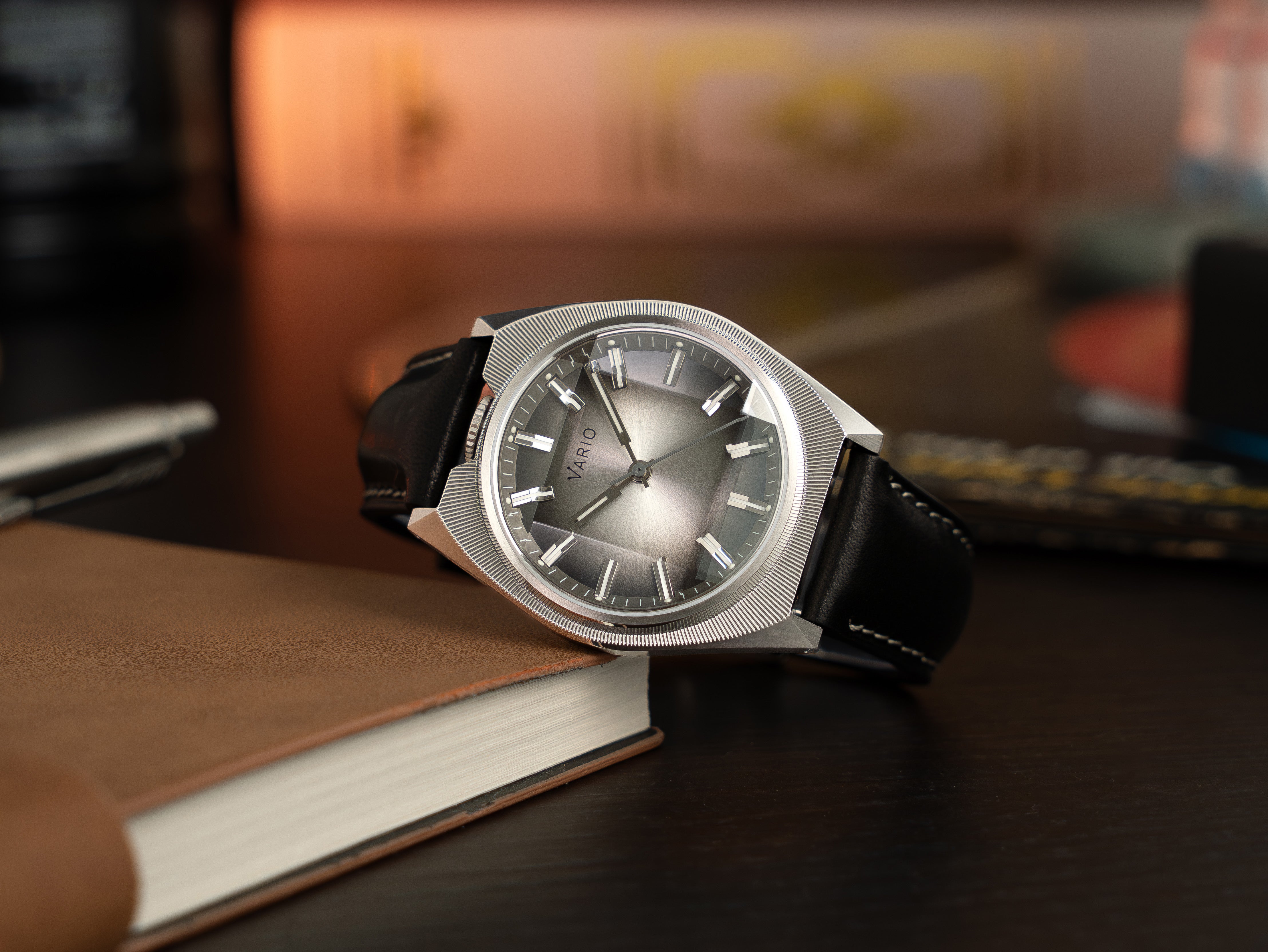 Vario Futurist faceted crystal watch 