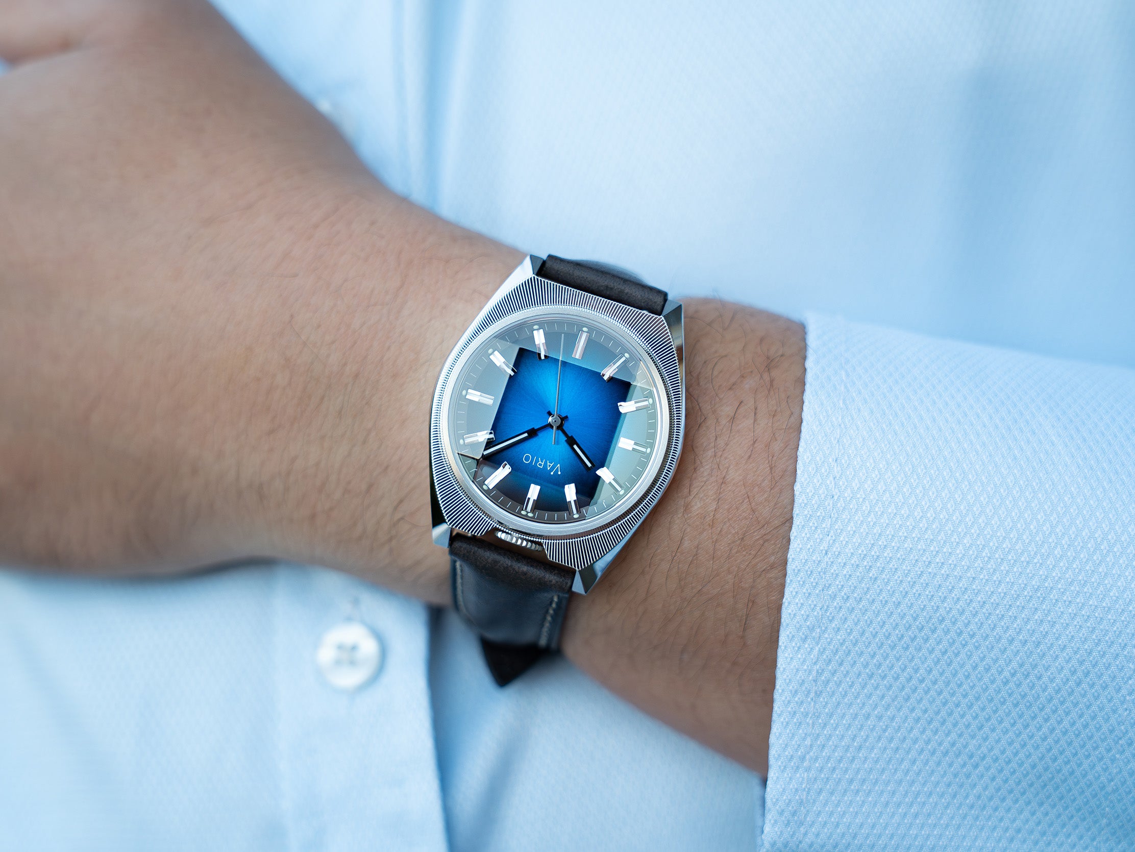 Vario Futurist faceted crystal watch 
