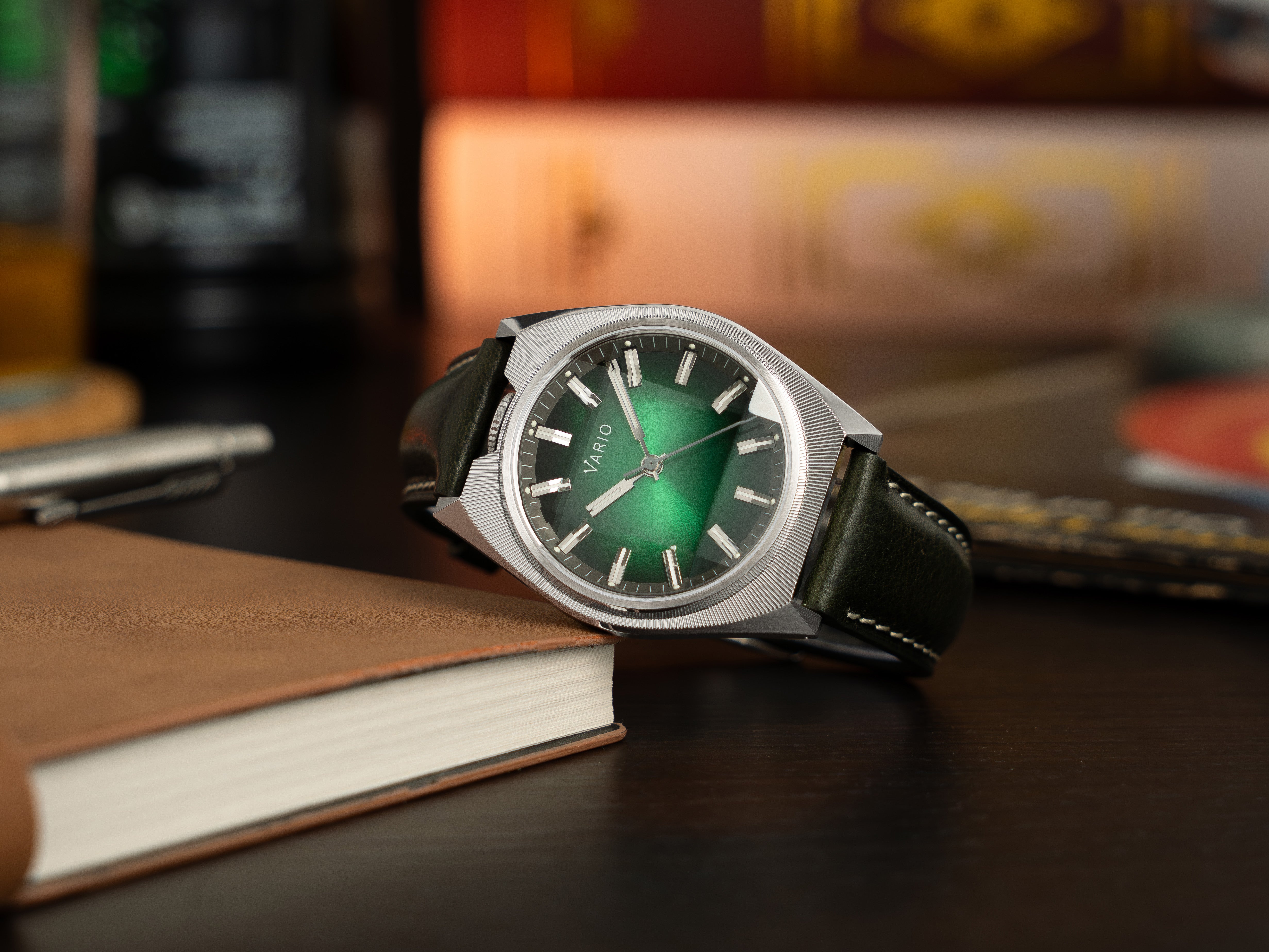 Vario Futurist faceted crystal watch 