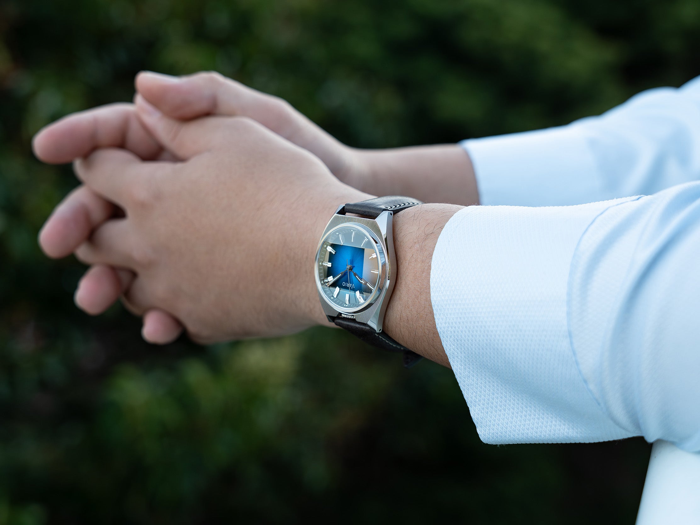 Vario Futurist faceted crystal watch 