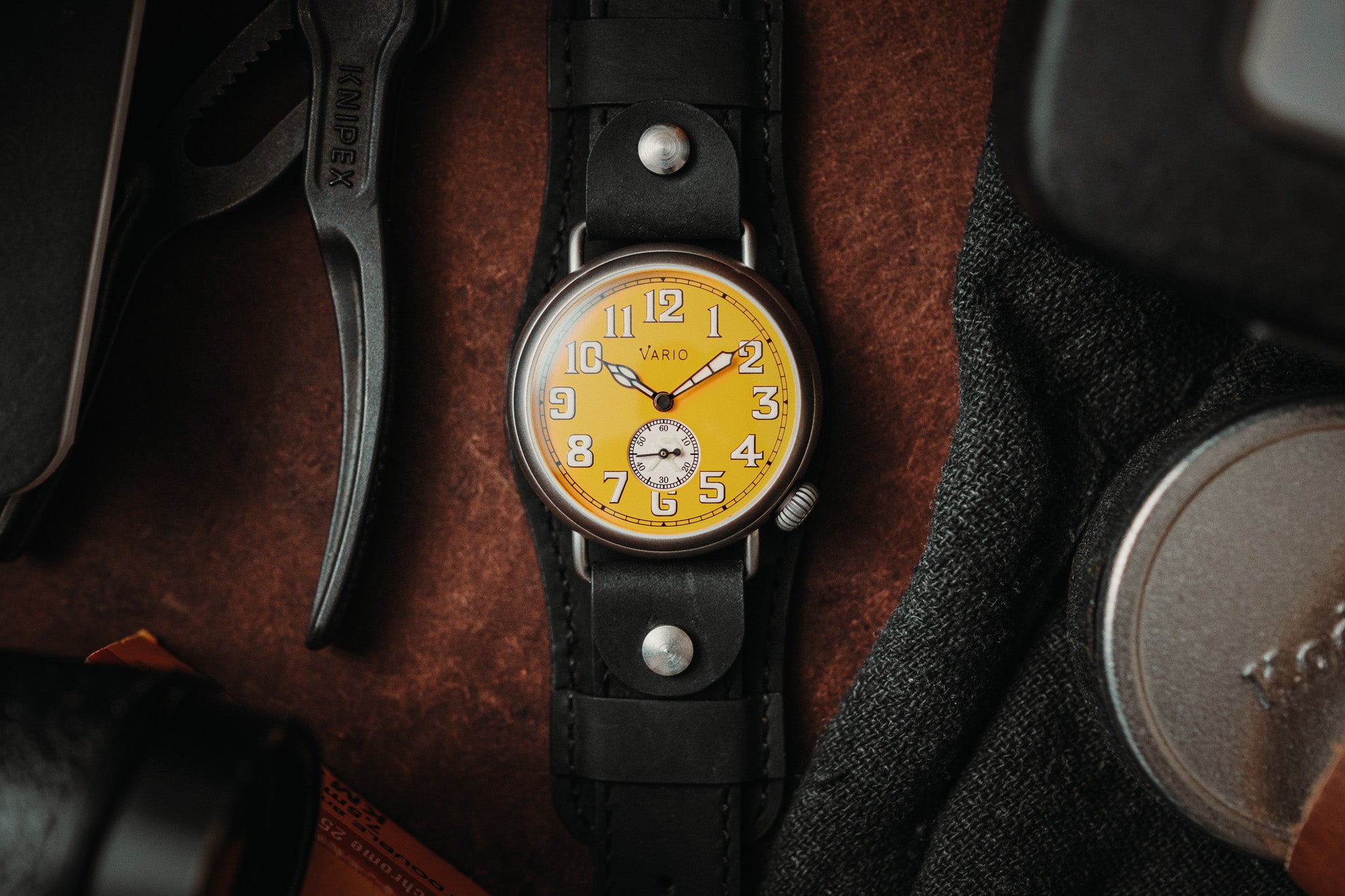 VARIO x RZE UltraHex™ Trench Medallion Yellow Watch