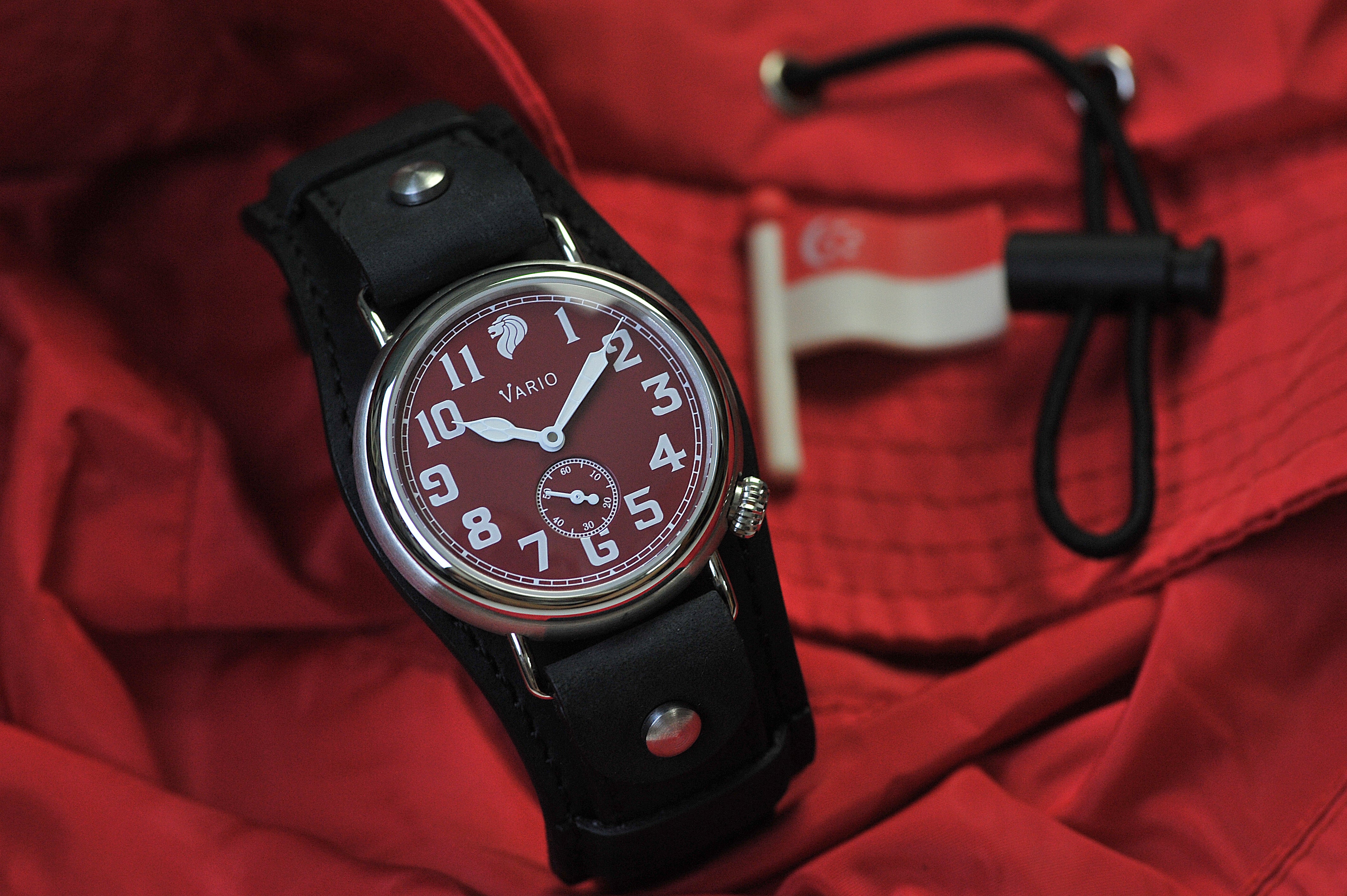 vario 1918 merlion trench SG60 watch