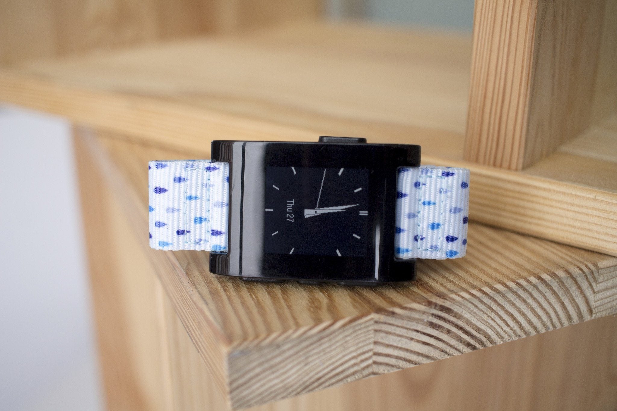 pebble smart watch with vario graphic strap